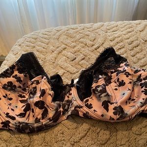 Lace panel bow bra
